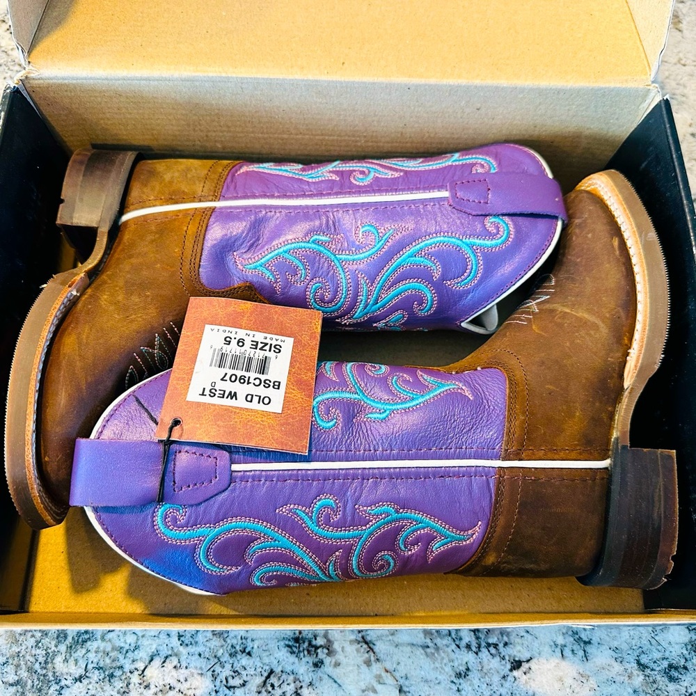 NWT Girls Boots